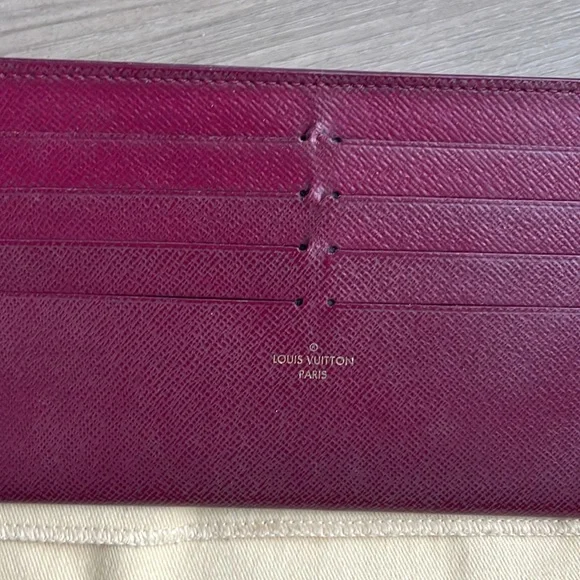 Louis Vuitton 8-Slot Card Wallet - Picture 6 of 10